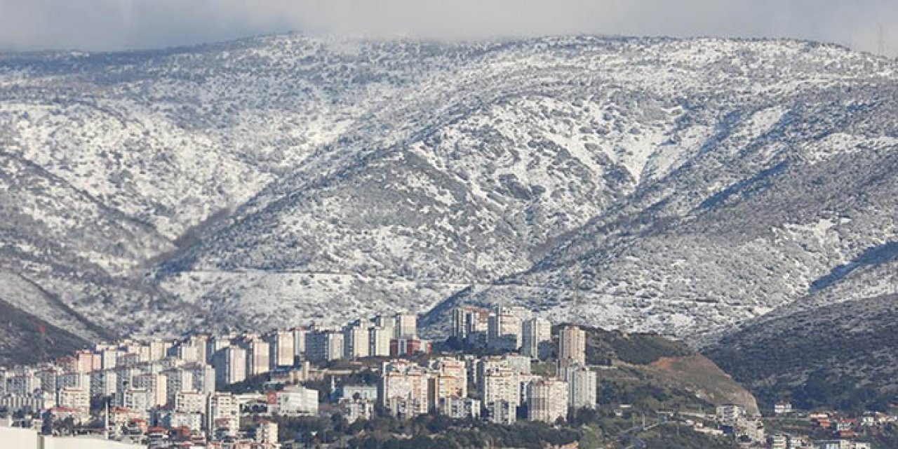 İzmir ve çevre illerin yüksek kesimlerinde kar etkisi