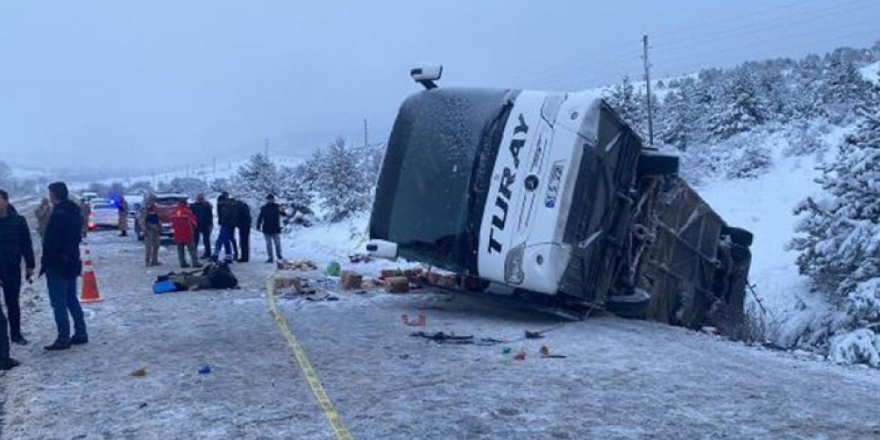 Erzincan’da otobüs devrildi: 2 ölü 21 yaralı