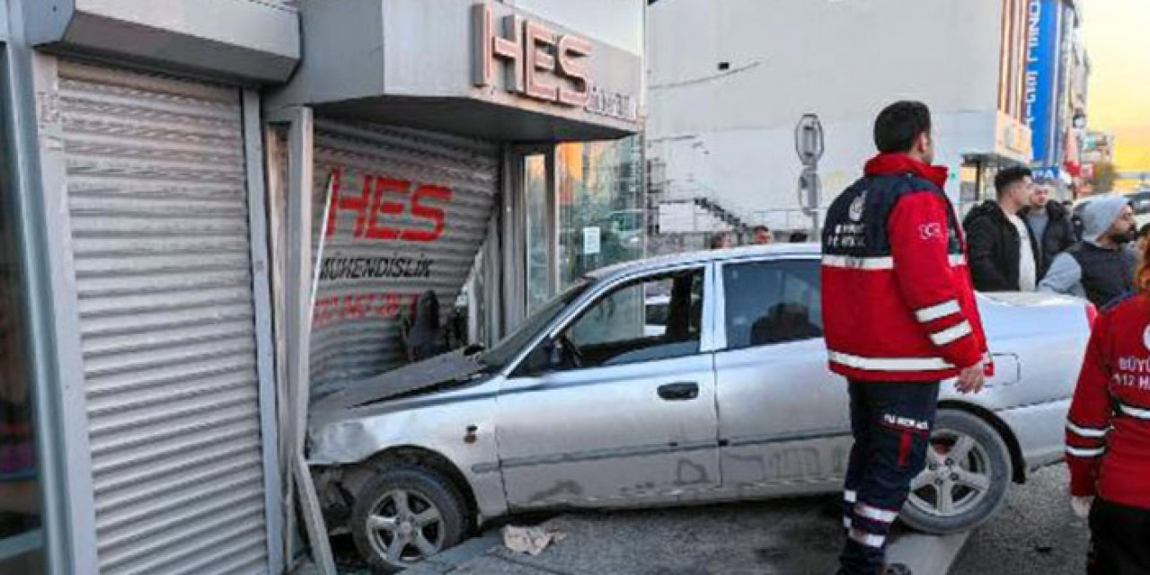 Yoldan çıktı iş yerine çarptı