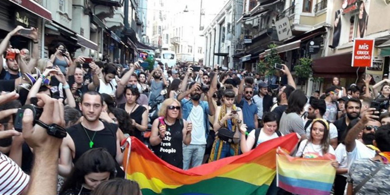 O partinin programında açık açık yazıyor: “Cinsel yönelim” gelecek, “genel ahlak” çıkacak