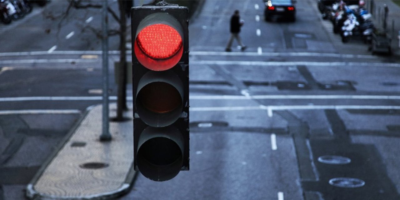 Kırmızı ışık ihlali: 2 yaralı