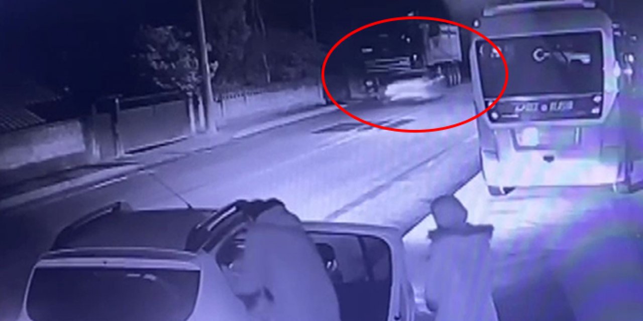 Otomobil park halindeki TIR’a çarptı