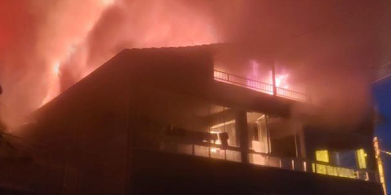 Afyonkarahisar’da iki katlı evde yangın