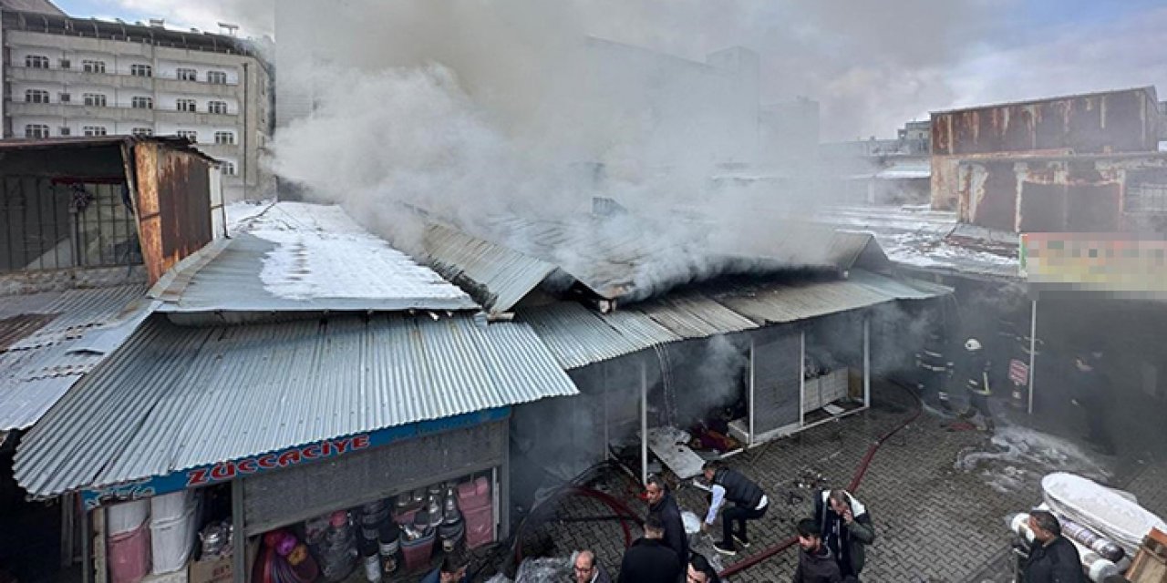Van’da halk pazarında yangın çıktı