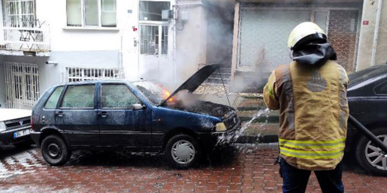 Marşa bastı; araç alev aldı