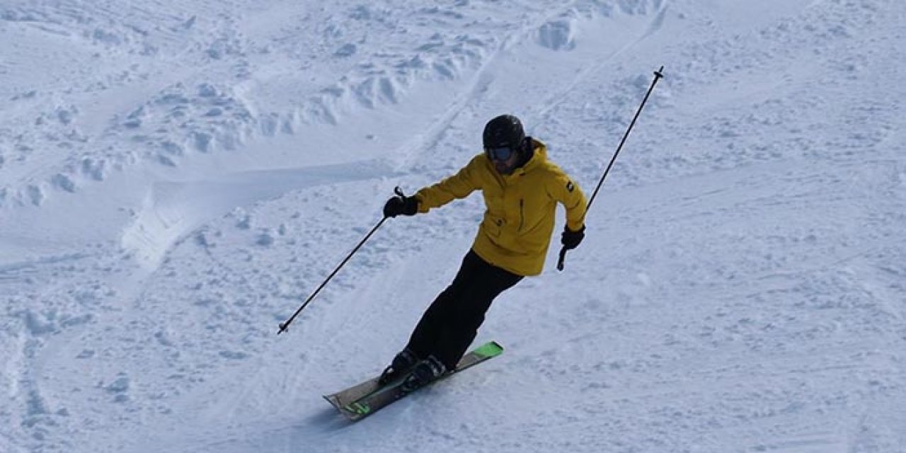 Ilgaz Dağı'nda kayak keyfi devam ediyor