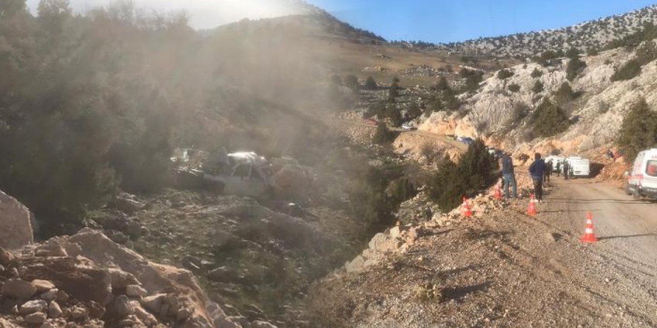 Cip 20 metreden yuvarlandı: 5 ölü 1 yaralı