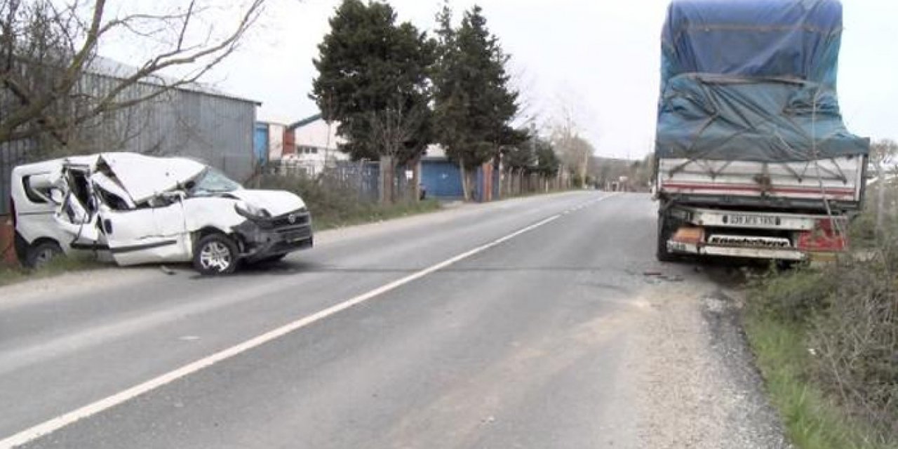 Park halindeki TIR’a çarptı: 2 yaralı