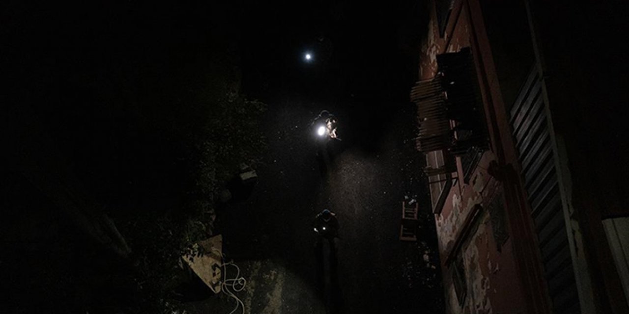 Depremden etkilenen Antakya'daki evlerde gece tek bir ışık yanmıyor