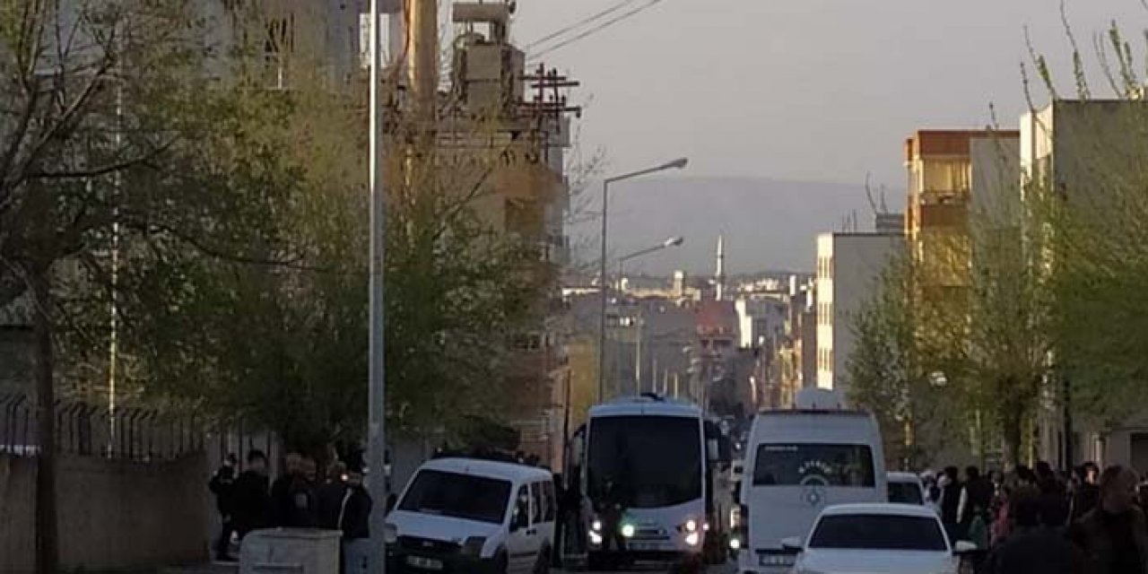 Aileler arası taşlı sopalı kavga