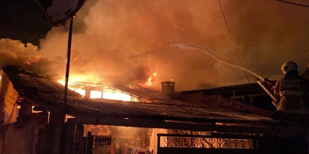 Balıkesir’de yangın: 4 ev kullanılamaz halde