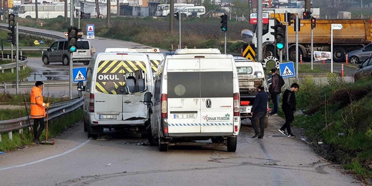 Bursa’da servis minibüsleri çarpıştı: 15 yaralı