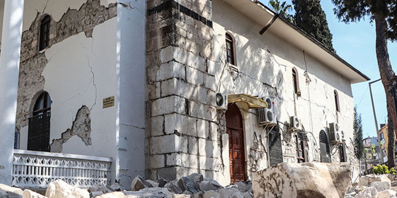 Depremde ağır hasar gören 133 yıllık cami restore edilecek