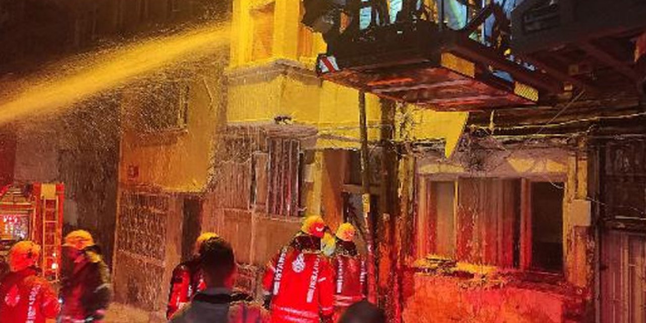 Metruk bina yangına teslim oldu