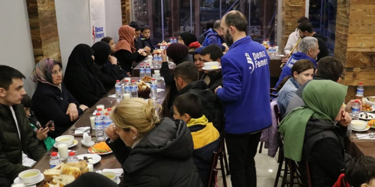 Yetim çocuklar için iftar programı