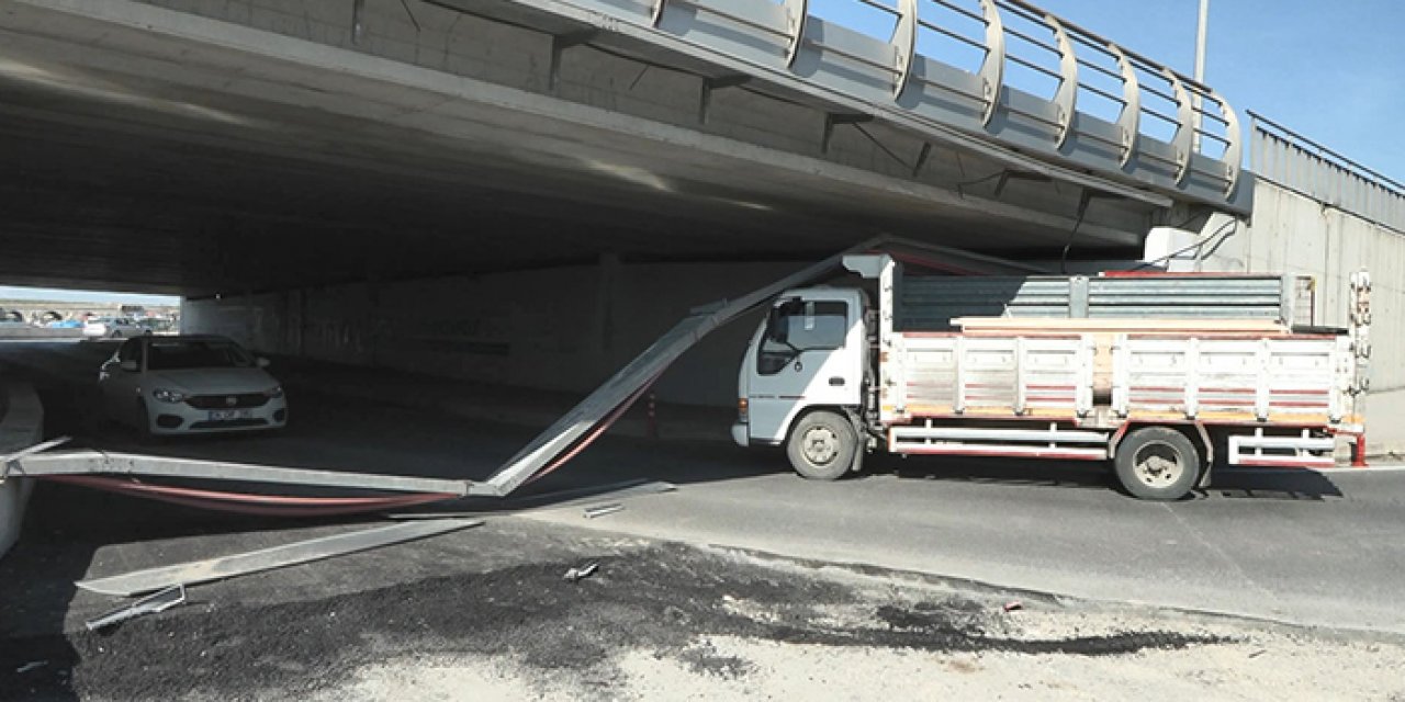 Kopan sac kablo kanalı kamyonetin üstüne düştü