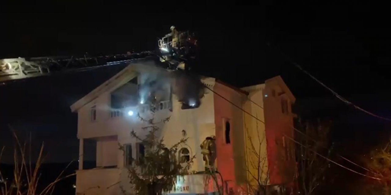 İstanbul’da 3 katlı villada yangın