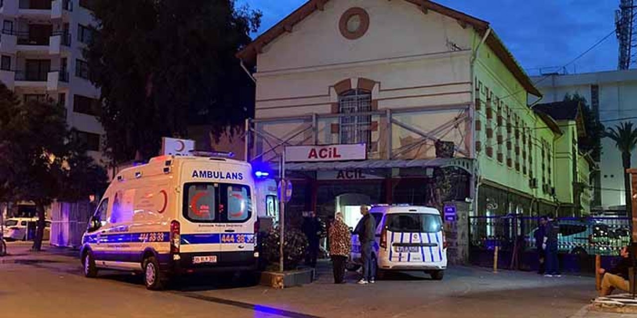 İzmir’de bir garson göğsünde bıçakla bulundu