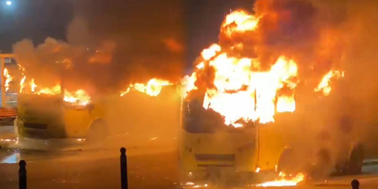 Alev topuna dönen otobüs kullanılamaz hale geldi