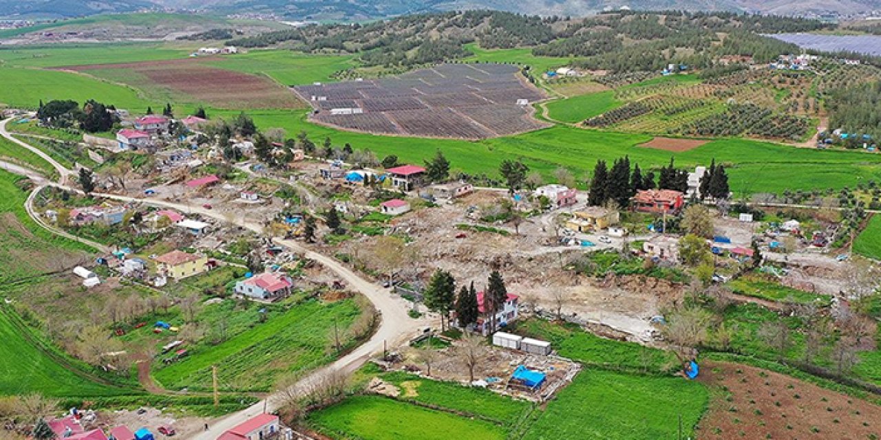 Depremde harap olan köylerini terk etmediler
