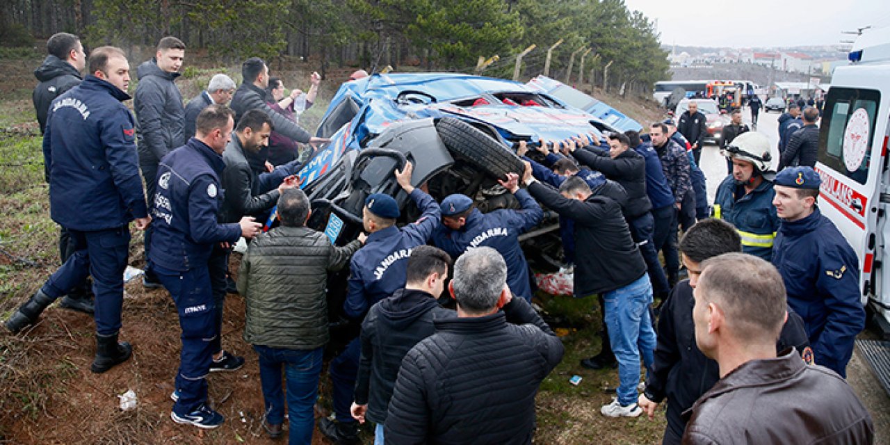 Eskişehir’de zincirleme kaza: 12’si asker 14 kişi yaralandı