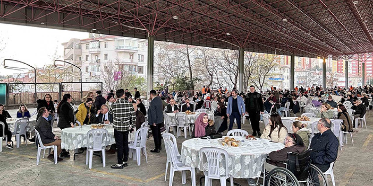 Yenimahalle Belediyesi'nden Demetevler’de iftar sofrası