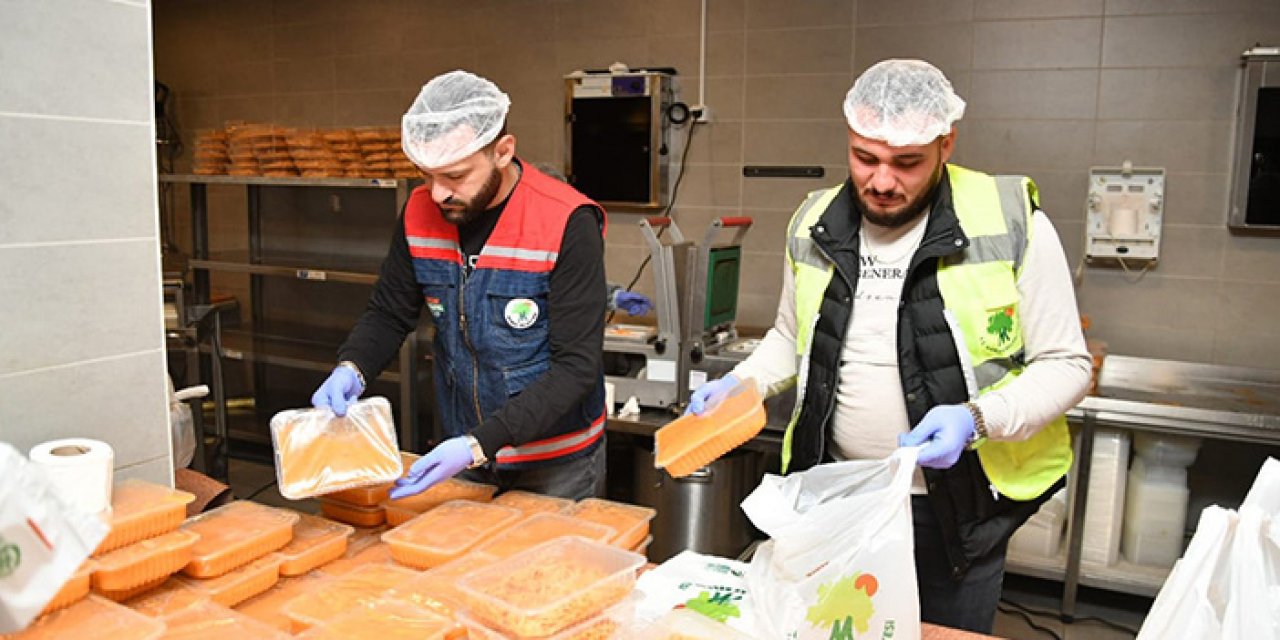 Mamak Belediyesi’nden 550 aileye sıcak yemek