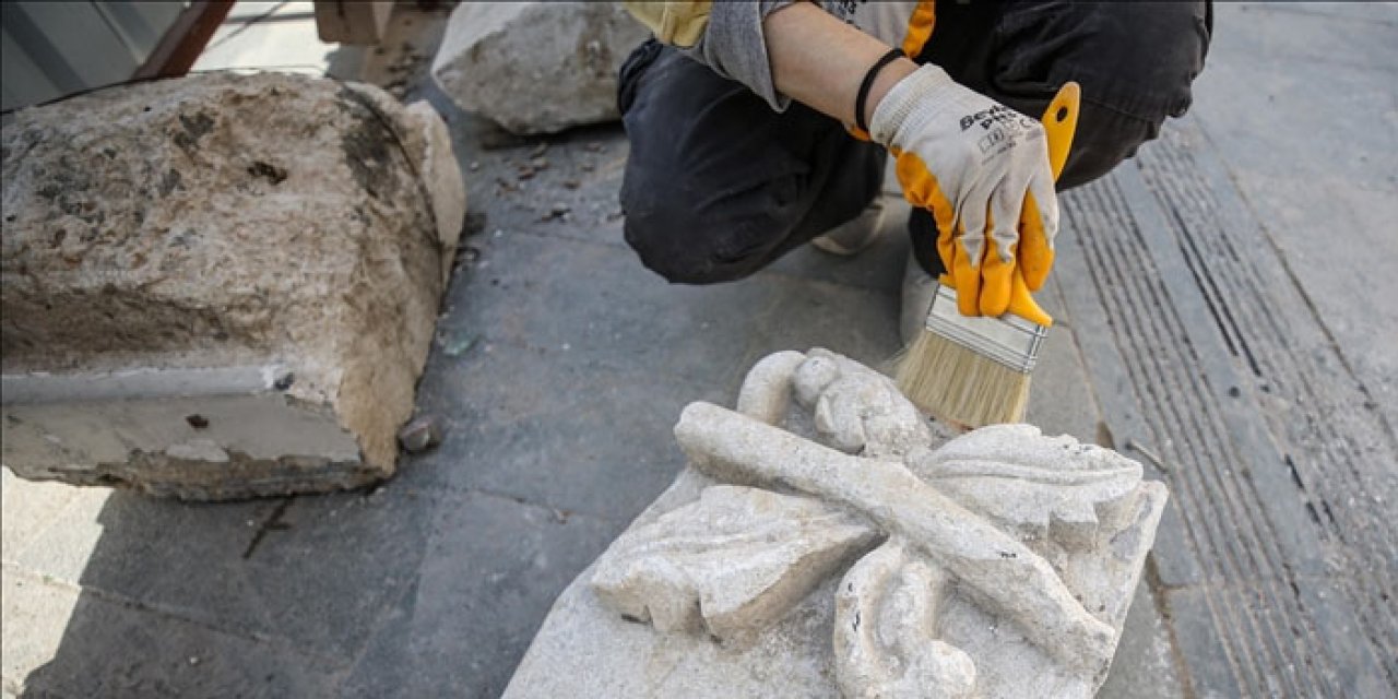 Ulu Camii’den kalanlar kurtarılıyor