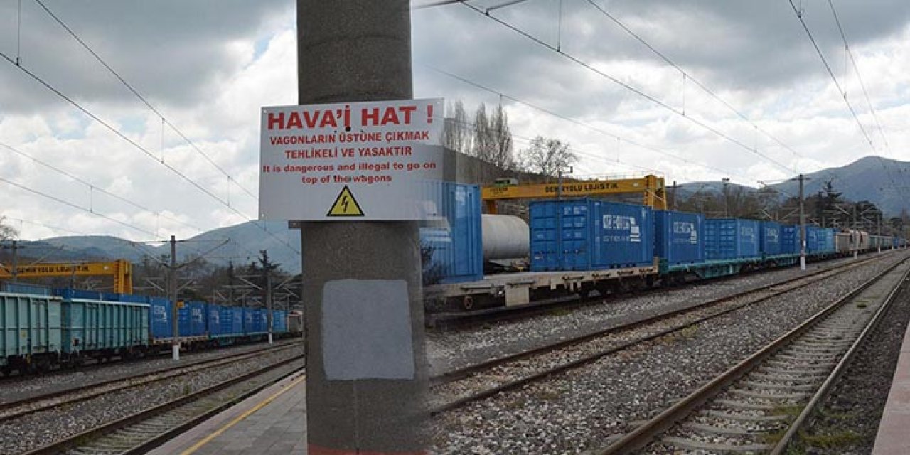 Sosyal medyaya video çekiyorlardı: Elektrik akımına kapıldılar