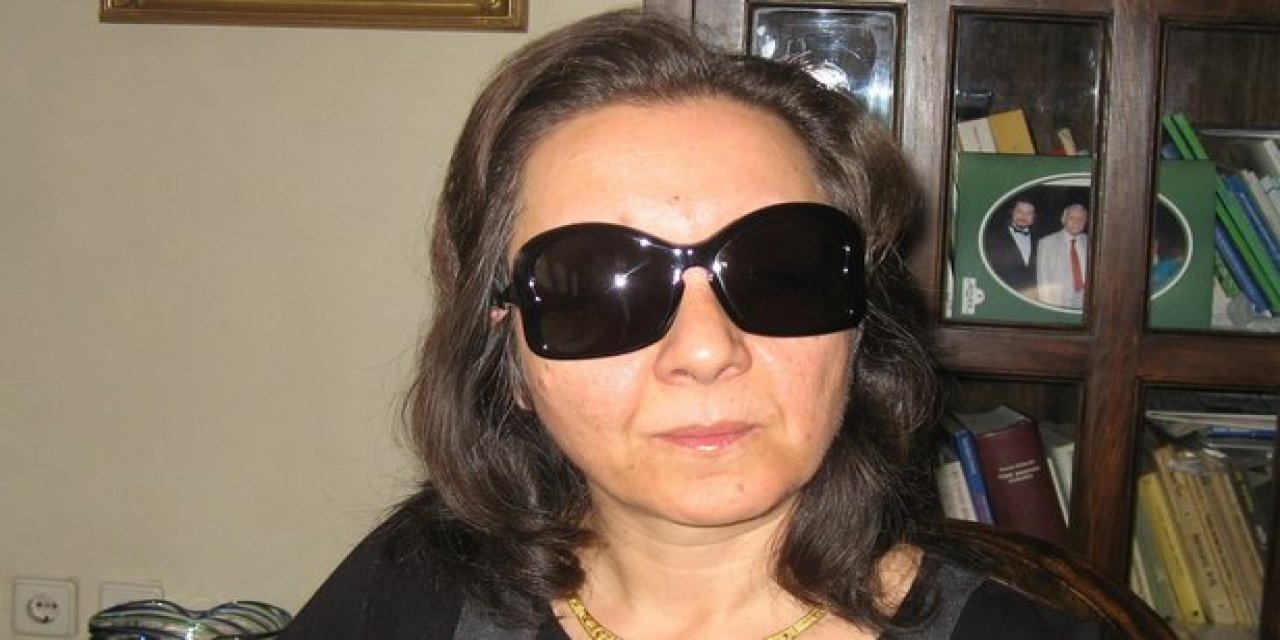 Serap Yazıcı evli mi? Serap Yazıcı görme engelli mi? Serap Yazıcı neden gözlük takıyor?