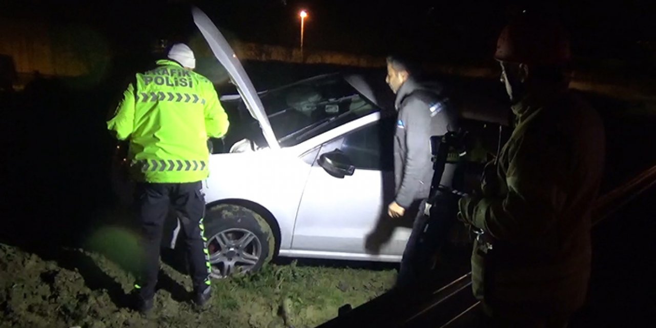 Kontrolden çıkan otomobil bariyerlere vurdu: 2 yaralı