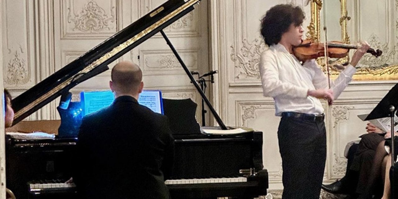 Paris’te depremzedeler için konser düzenlendi