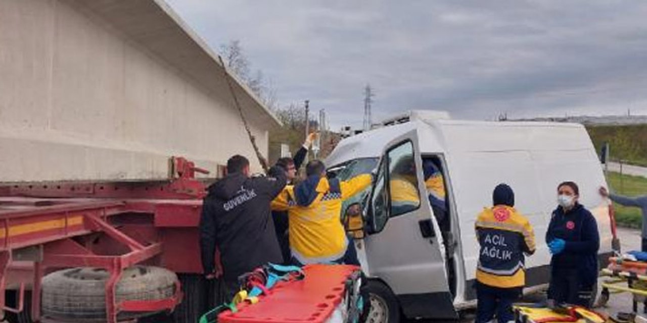 Trafik kazasında depremzede 5 kişi yaralandı