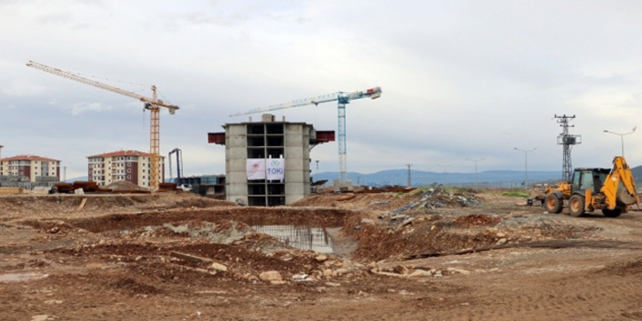 deprem projesinde bir blokta kaba inşaat tamamlandı