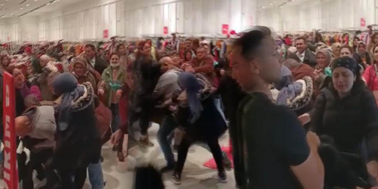 Karaman’da indirim izdihamı: Birbirlerini ezdiler