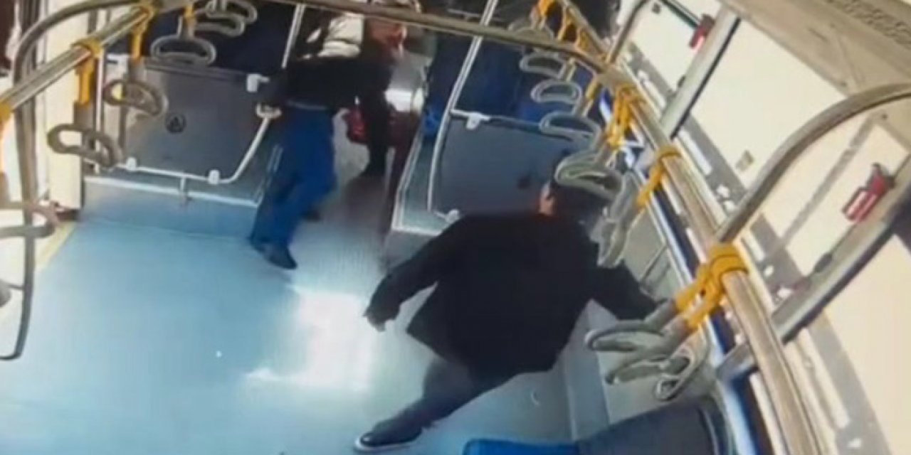 Metrobüste korkunç kavga