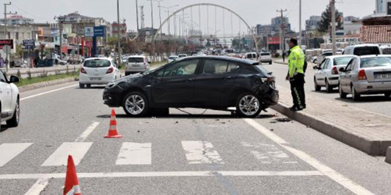 Test otomobiliyle kaza yaptı: 2 yaralı
