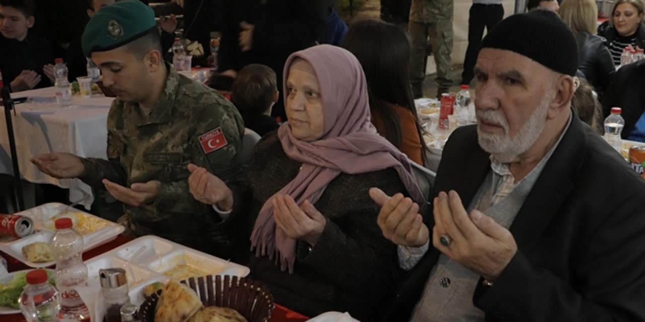 Kosova'da Türk askerinden iftar programı