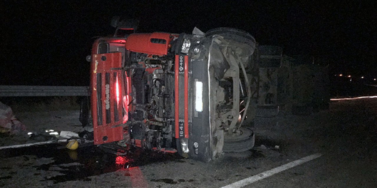 TIR ile otomobil birbirine girdi: 4 yaralı