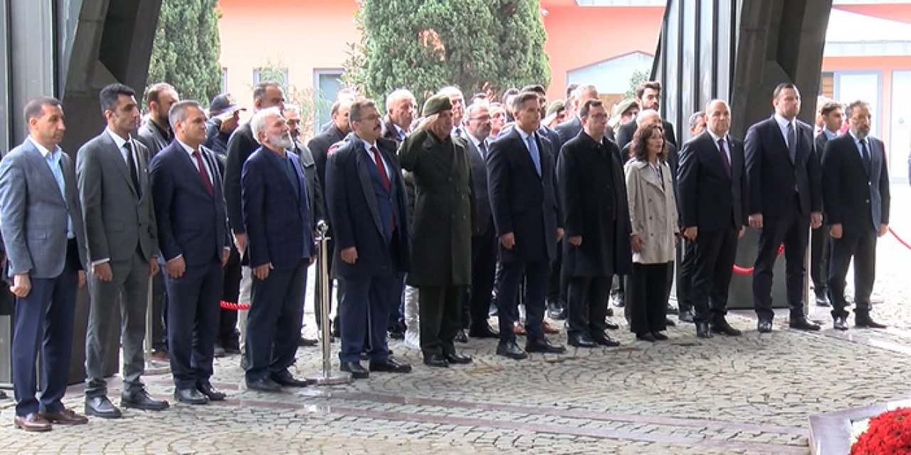 Turgut Özal mezarı başında yâd edildi