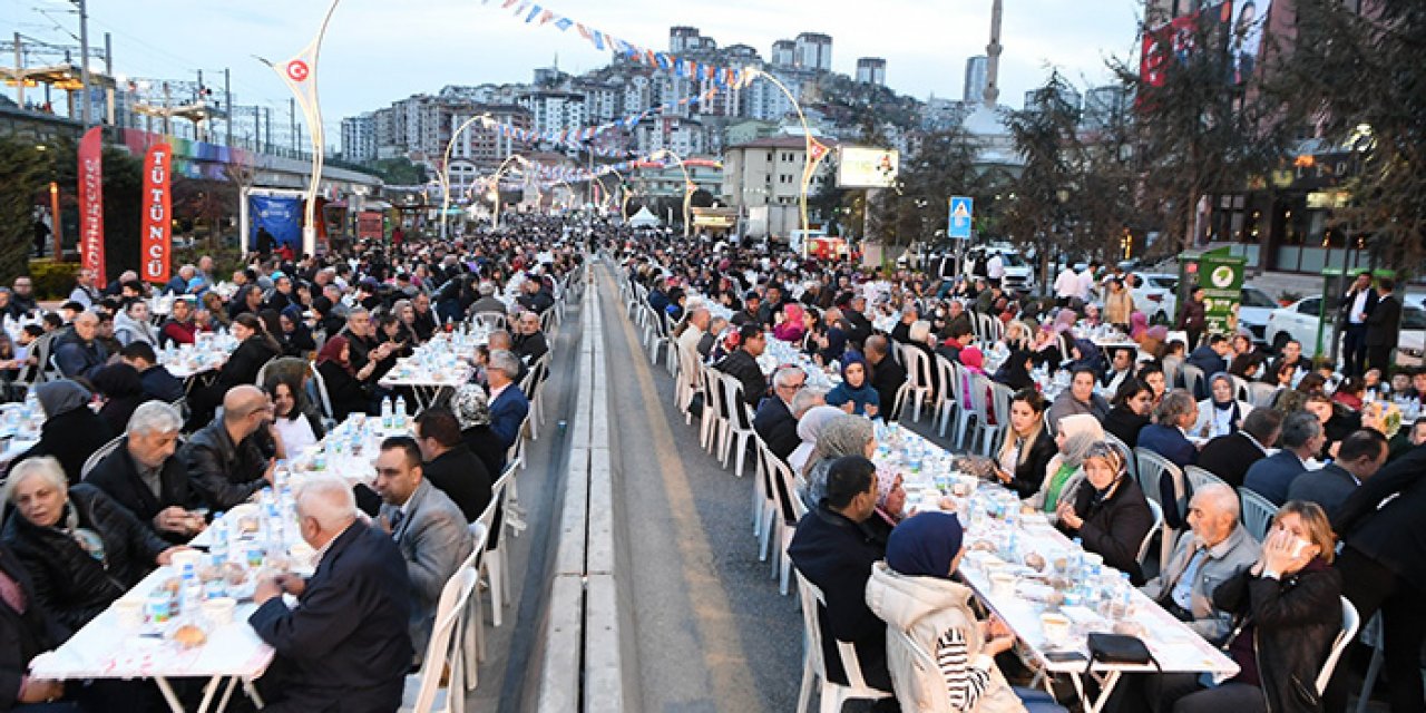 Mamak Belediyesi’nde dev iftar sofrası