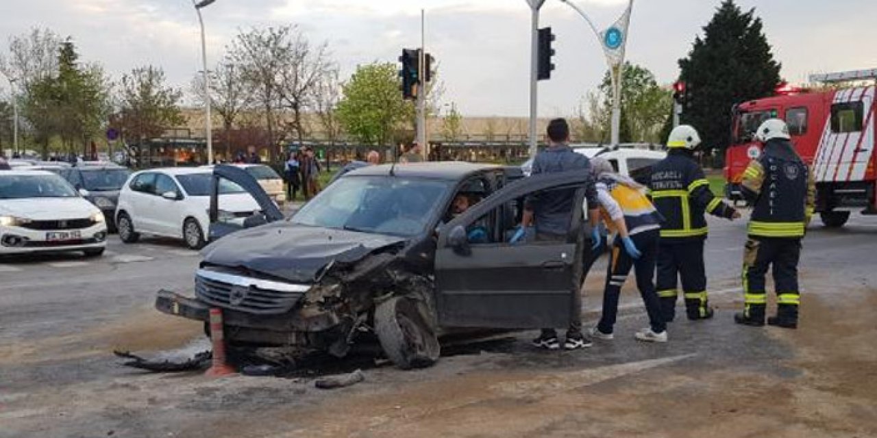 Kavşakta trafik kazası: 5 yaralı
