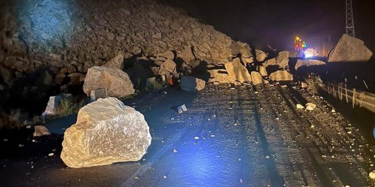 Karayolu heyelan nedeniyle kapandı