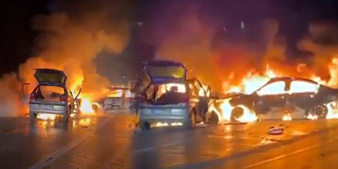 Burdur'da can pazarı: Çarpışan otomobiller alev alev yandı