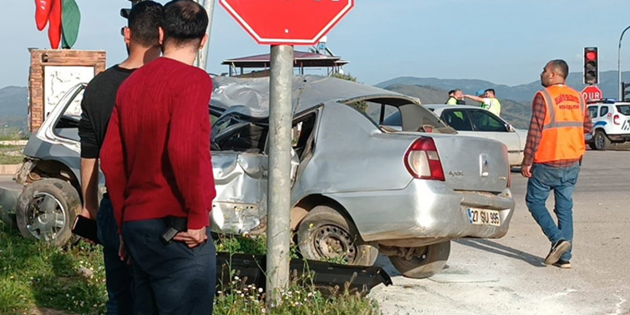 TIR ile otomobil çarpıştı