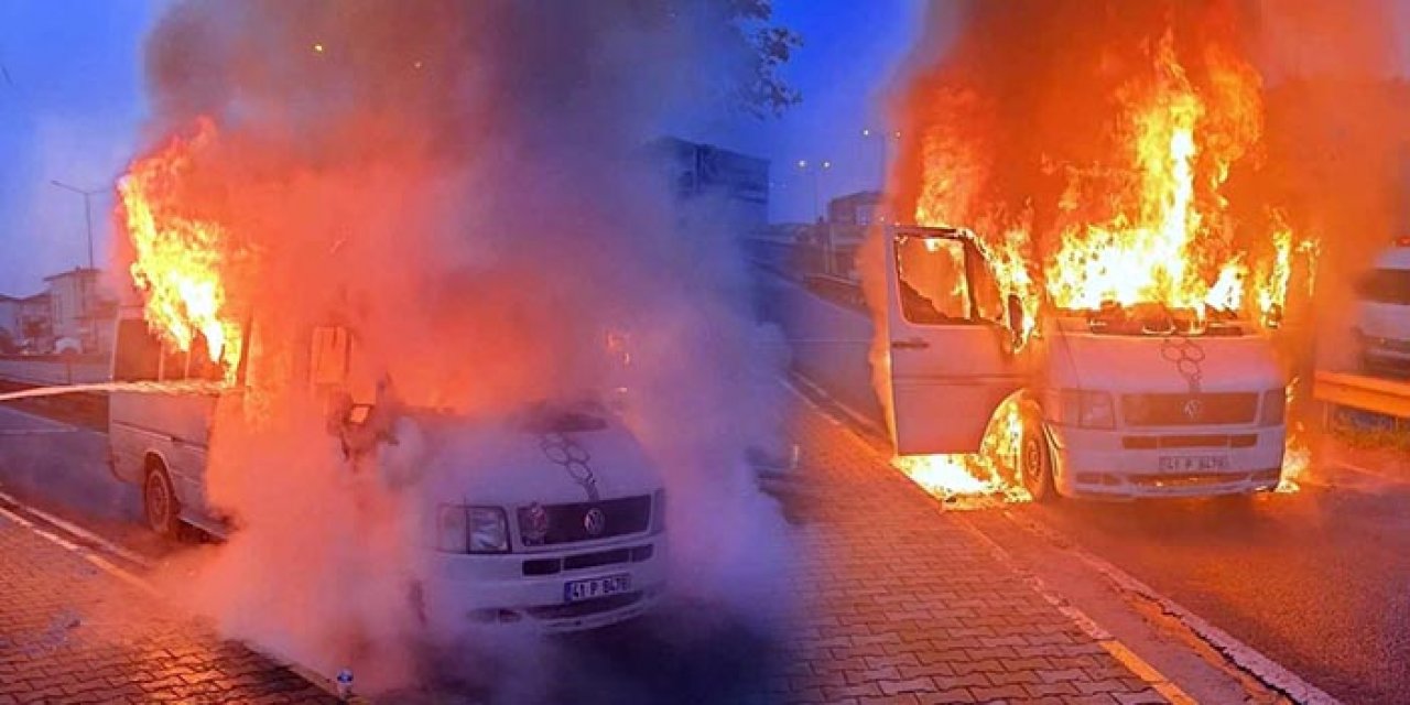 Kocaeli’de minibüs yangını: Alev topuna döndü
