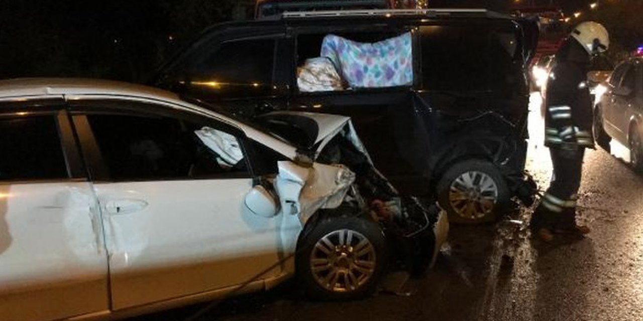 7 araç birbirine girdi: 7 yaralı