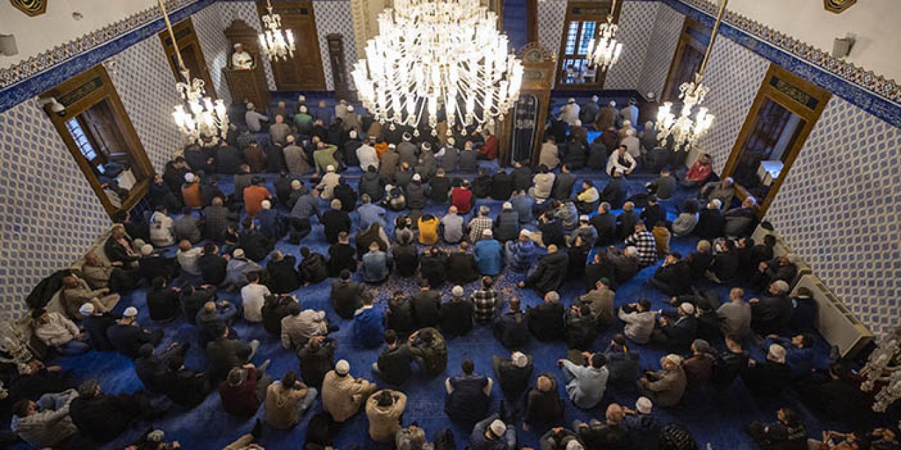 Bayram namazı kılındı vatandaşlar bayramlaştı