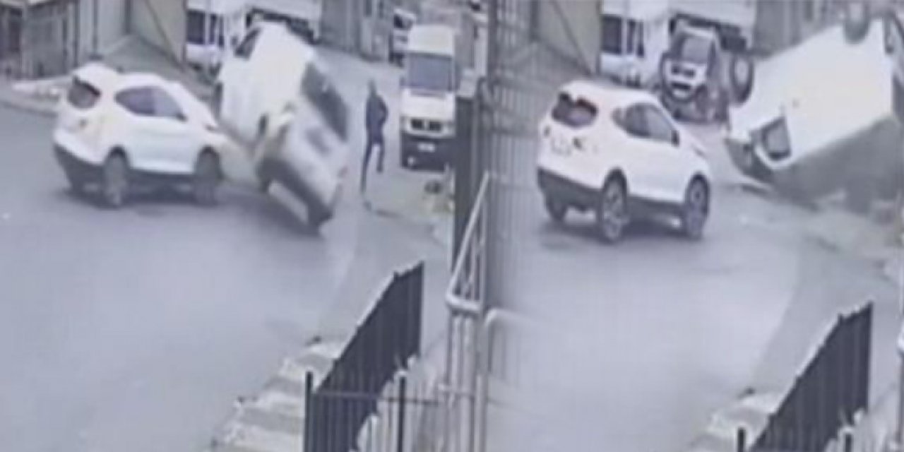 Ciple çarpışıp takla atan minibüs yayaya çarptı