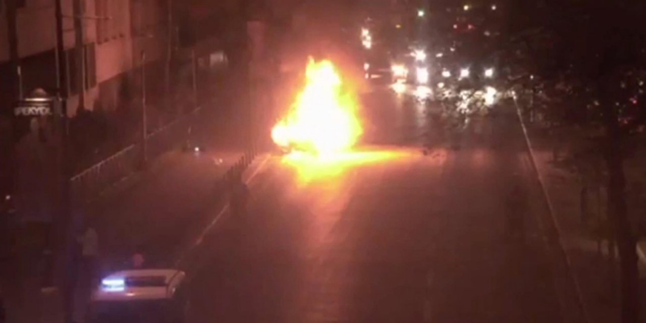 Lüks otomobil seyir halindeyken alev topuna döndü